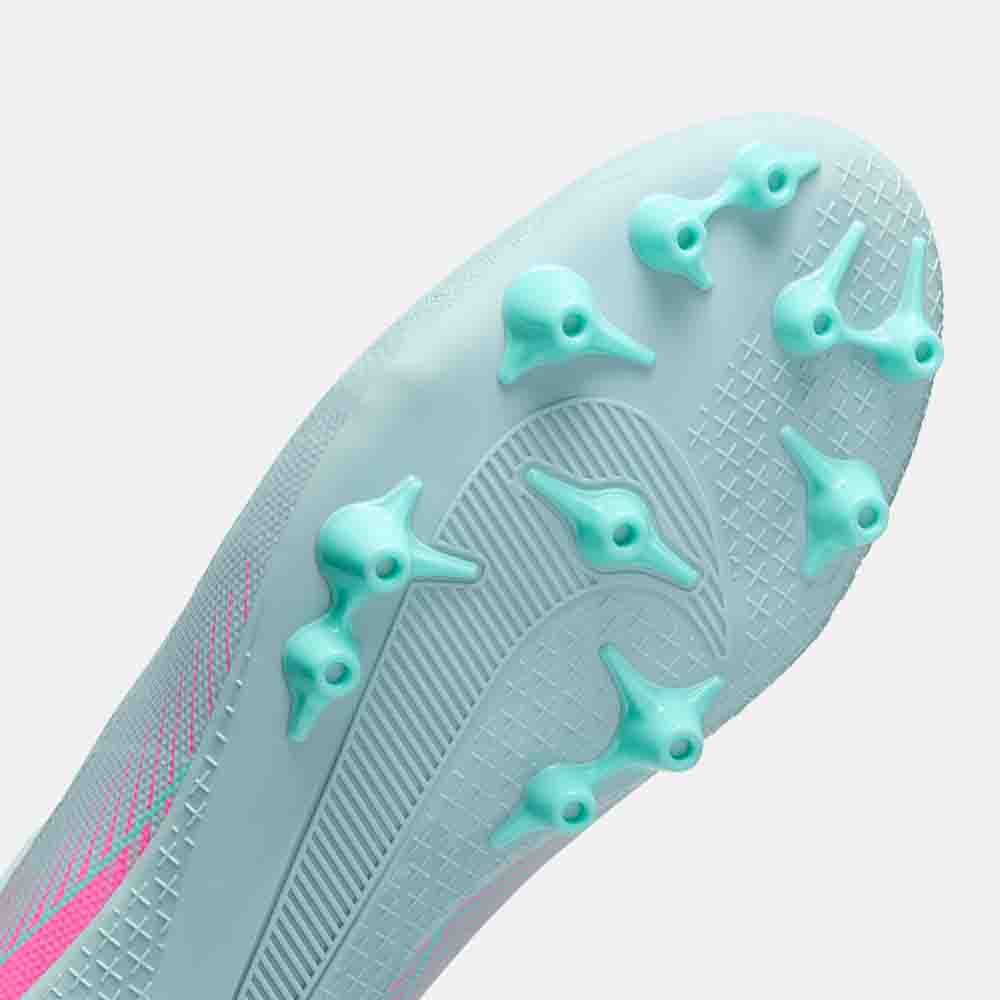 Bottom view of the Nike Mercurial Vapor 16 Academy Soccer Cleats.