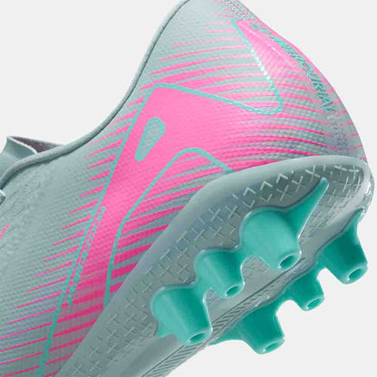 Up close, rear view of the Nike Mercurial Vapor 16 Academy Soccer Cleats.