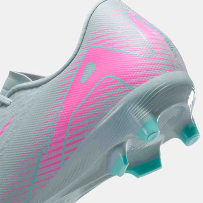 Up close, rear view of the Nike Mercurial Vapor 16 Academy Soccer Cleats.