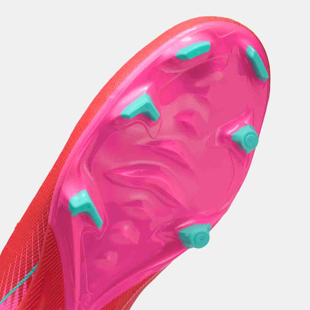 Bottom view of the Nike Mercurial Vapor 16 Academy Soccer Cleats.