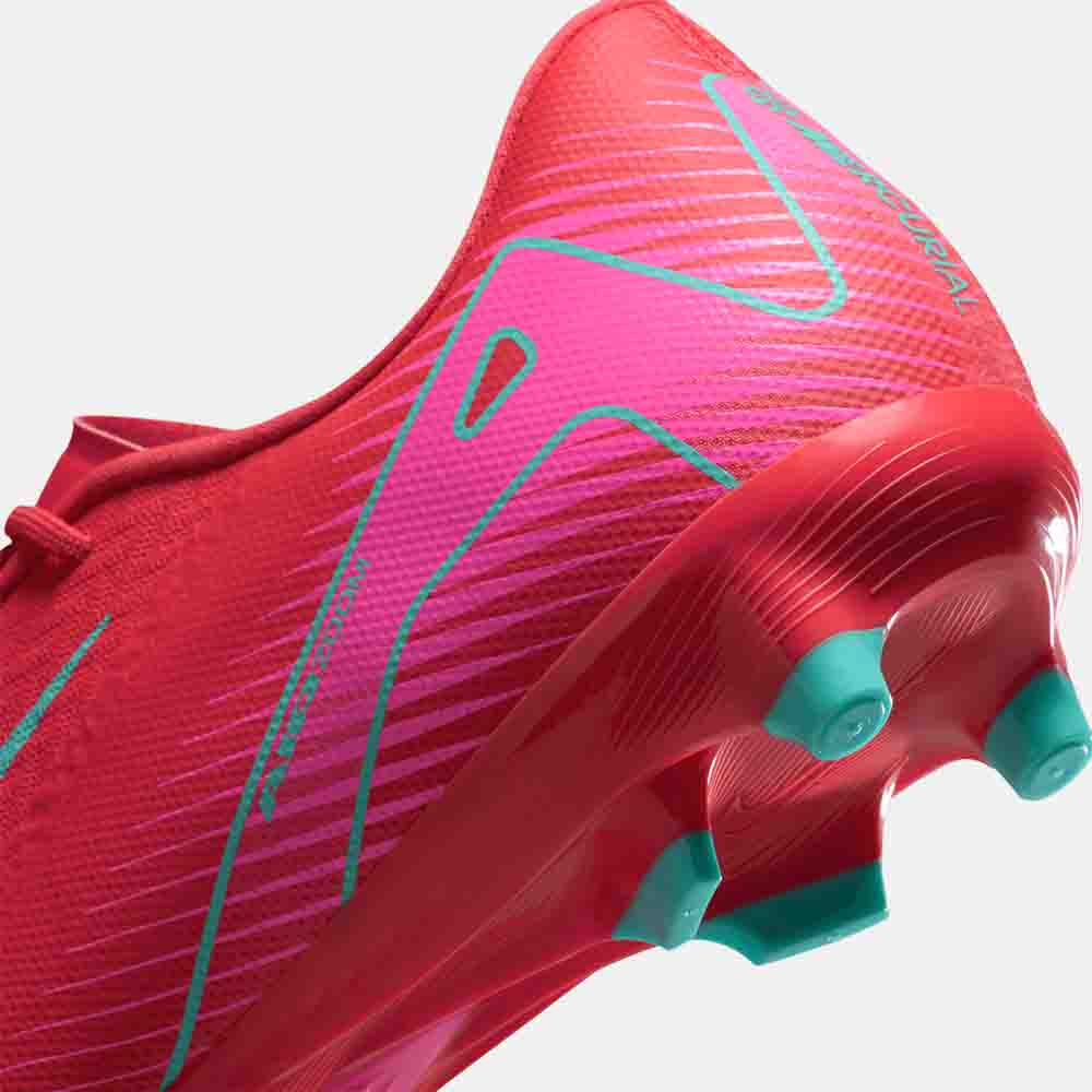 Up close, rear view of the Nike Mercurial Vapor 16 Academy Soccer Cleats.