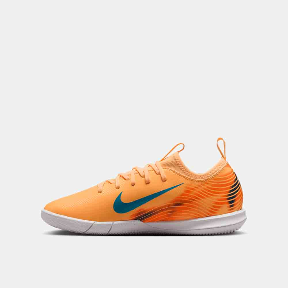 Side medial view of the Nike Jr. Mercurial Vapor 16 Academy Indoor Soccer Shoes.