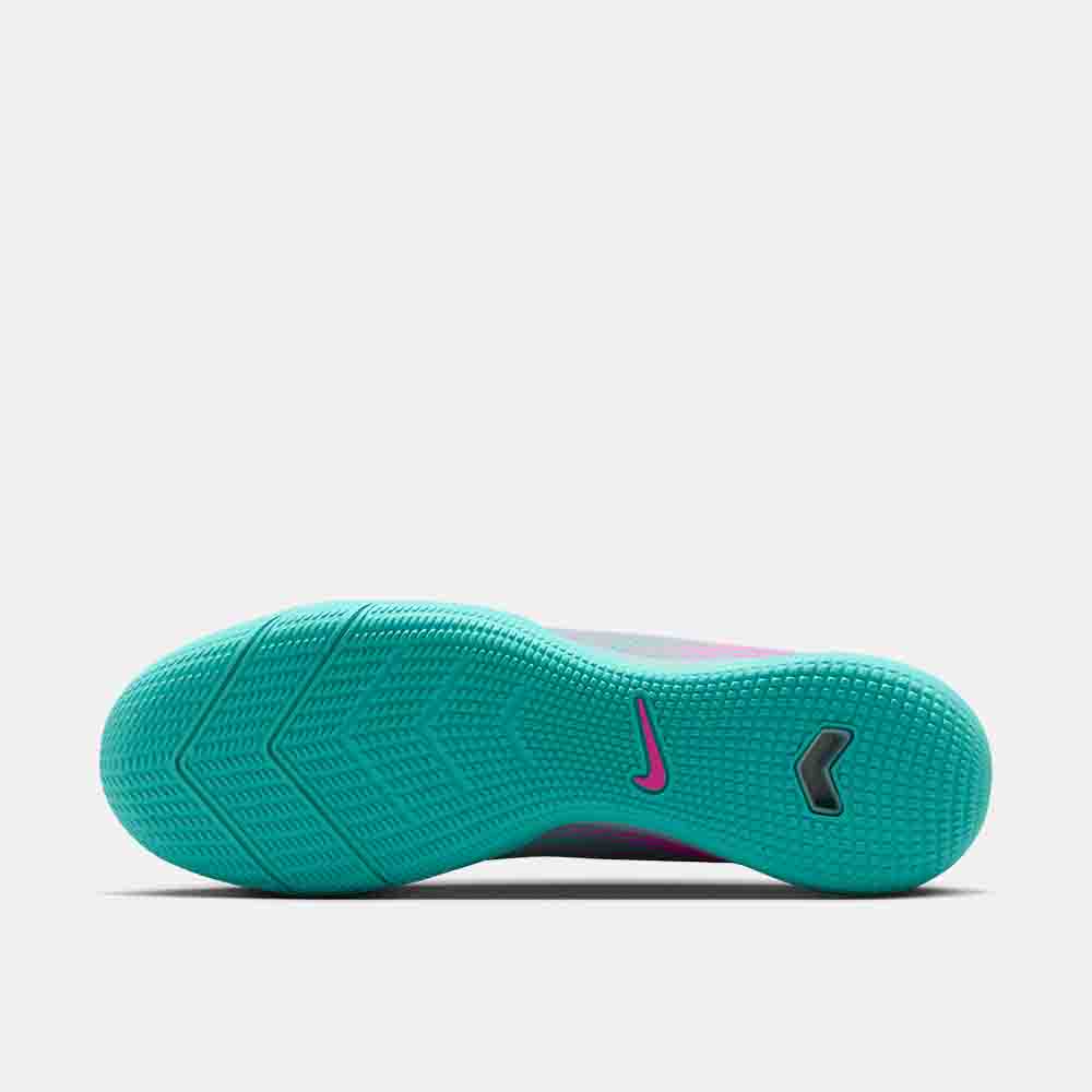 Bottom view of the Nike Mercurial Vapor 16 Academy Indoor Soccer Shoes.