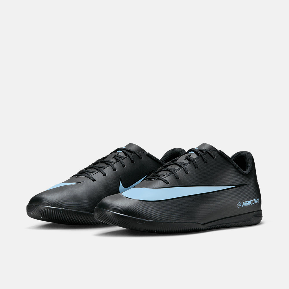 Front view of the Nike Mercurial Vapor 16 Club Indoor Soccer Shoes.