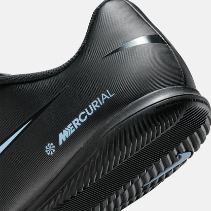 Up close, rear view of the Nike Mercurial Vapor 16 Club Indoor Soccer Shoes.