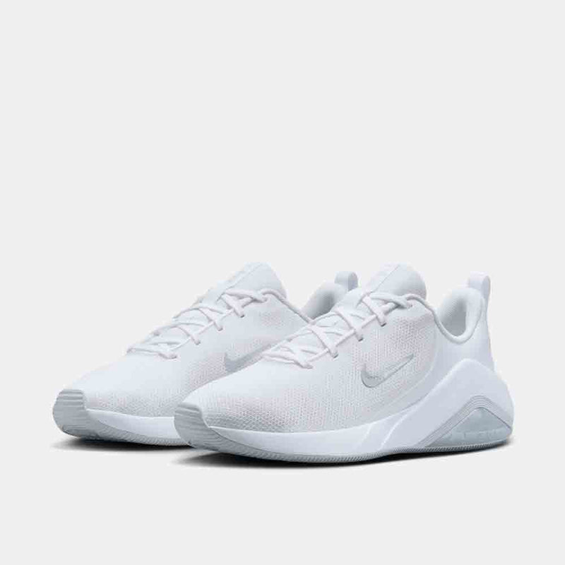 Front view of the Women's Nike Bella 7.