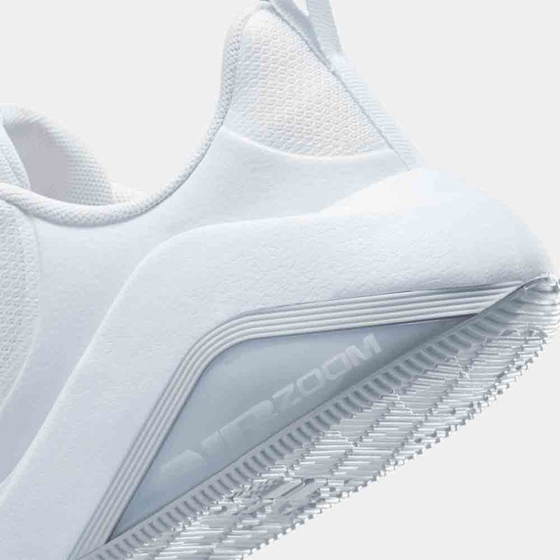Up close, rear view of the Women's Nike Bella 7.