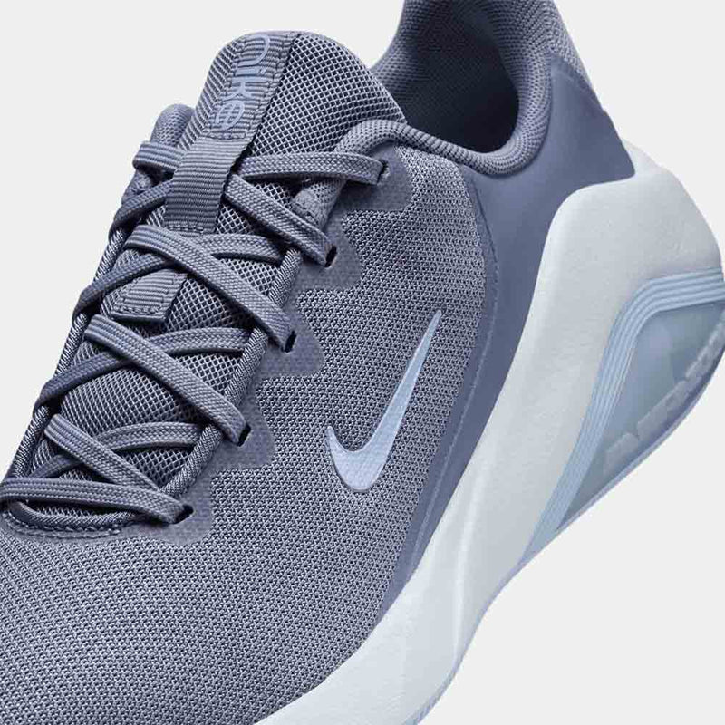 Up close, front view of the Women's Nike Bella 7.