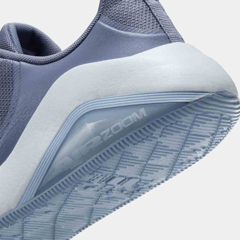 Up close, rear view of the Women's Nike Bella 7.