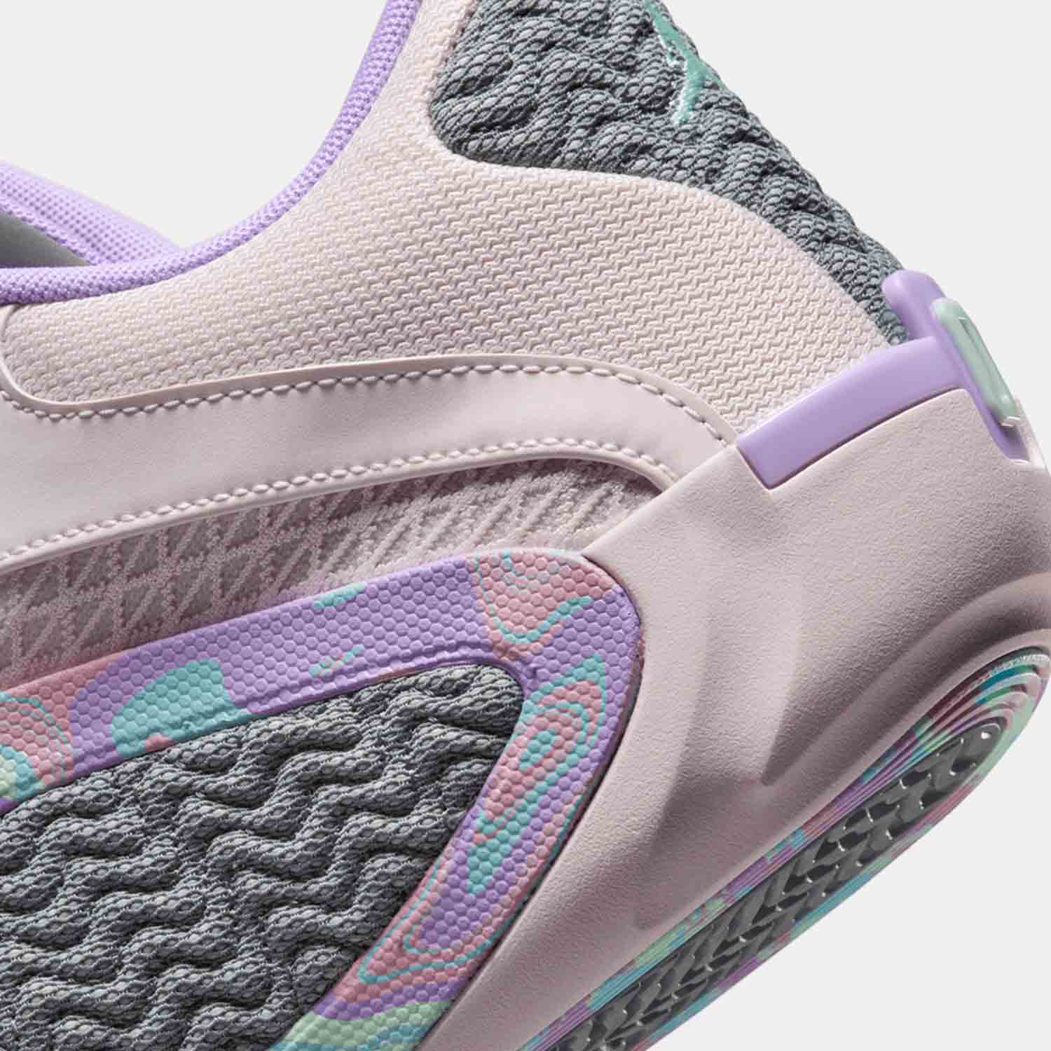 Up close, rear view of the Jordan Tatum 2 'Sidewalk Chalk'.