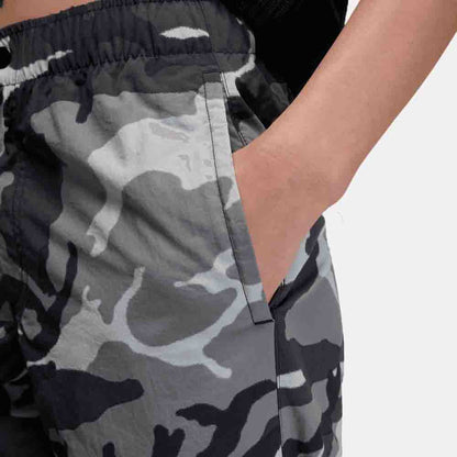 Up close, view of pocket on the Men's Jordan MVP Camo Pants.