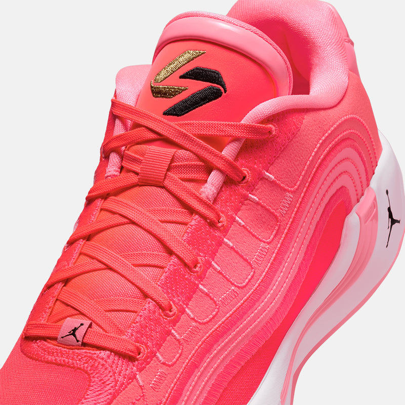 Up close, front view of the Luka 4 "Hčerka".