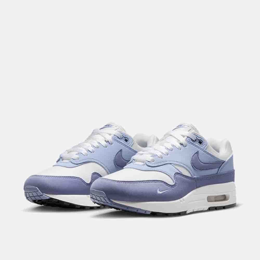 Front view of the Women's Nike Air Max 1 '87 Textile.