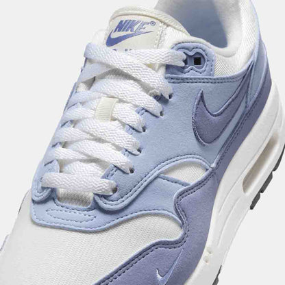 Up close, front view of the Women's Nike Air Max 1 '87 Textile.