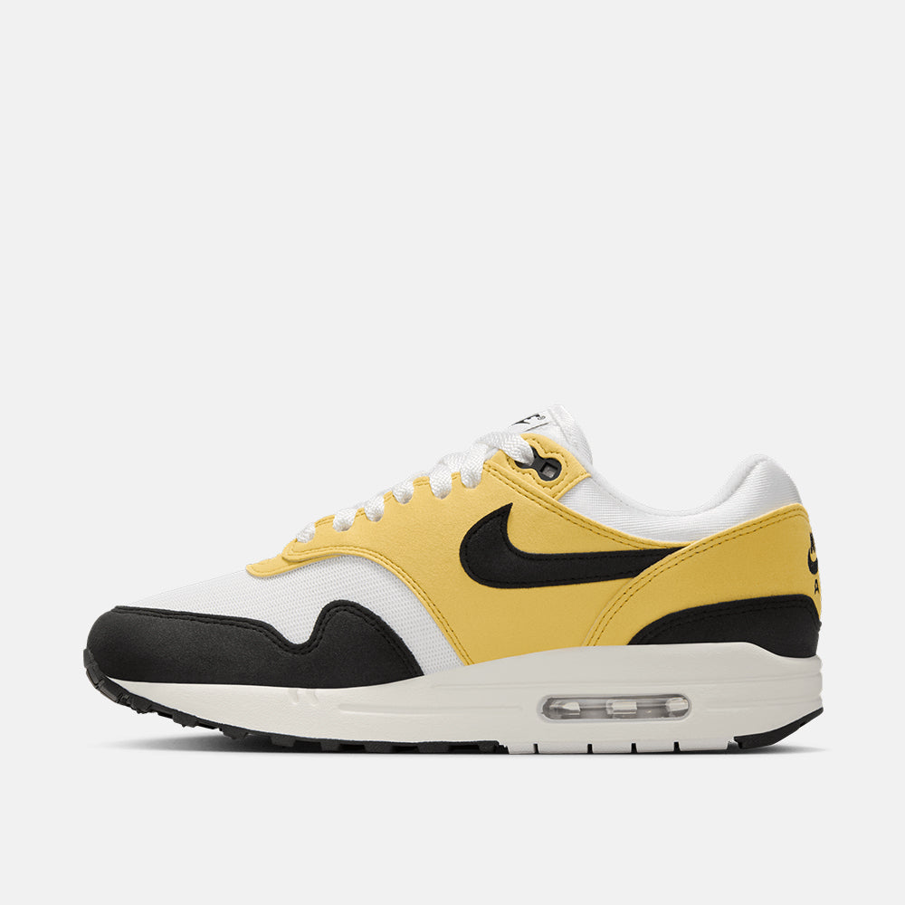 Side medial view of the Women's Nike Air Max 1 '87 Textile.