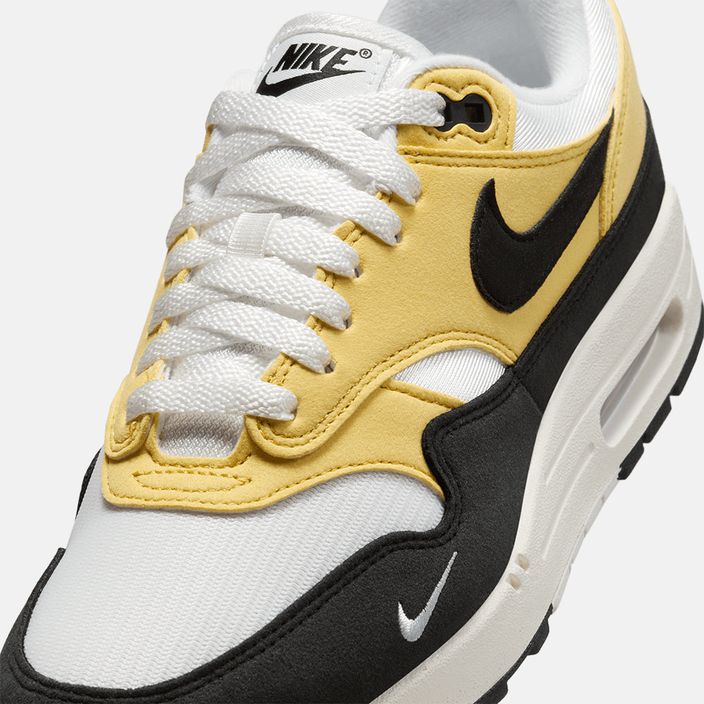 Up close, front view of the Women's Nike Air Max 1 '87 Textile.