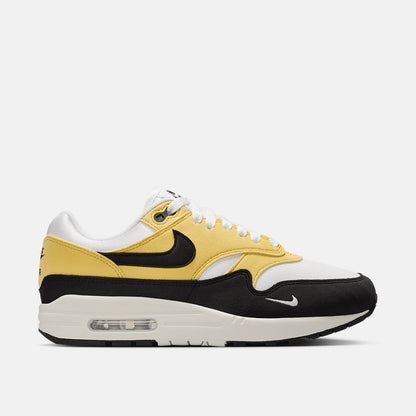 Side view of the Women's Nike Air Max 1 '87 Textile.