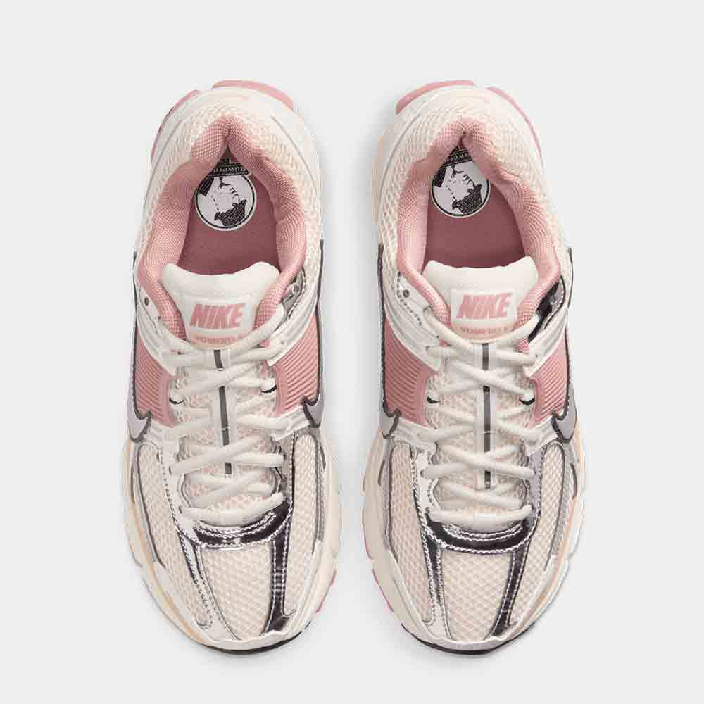 Top view of the Nike Women's Zoom Vomero 5.