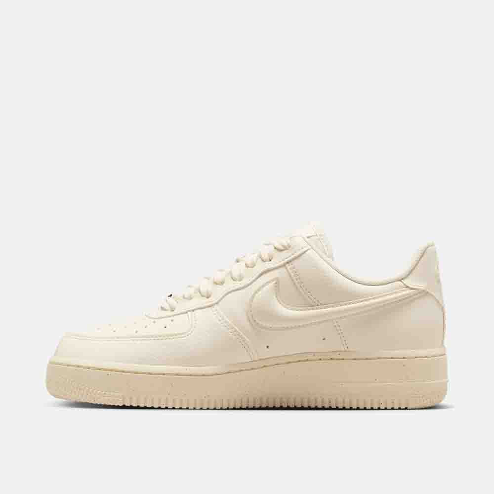 Side medial view of the Women's Nike Air Force 1 '07.