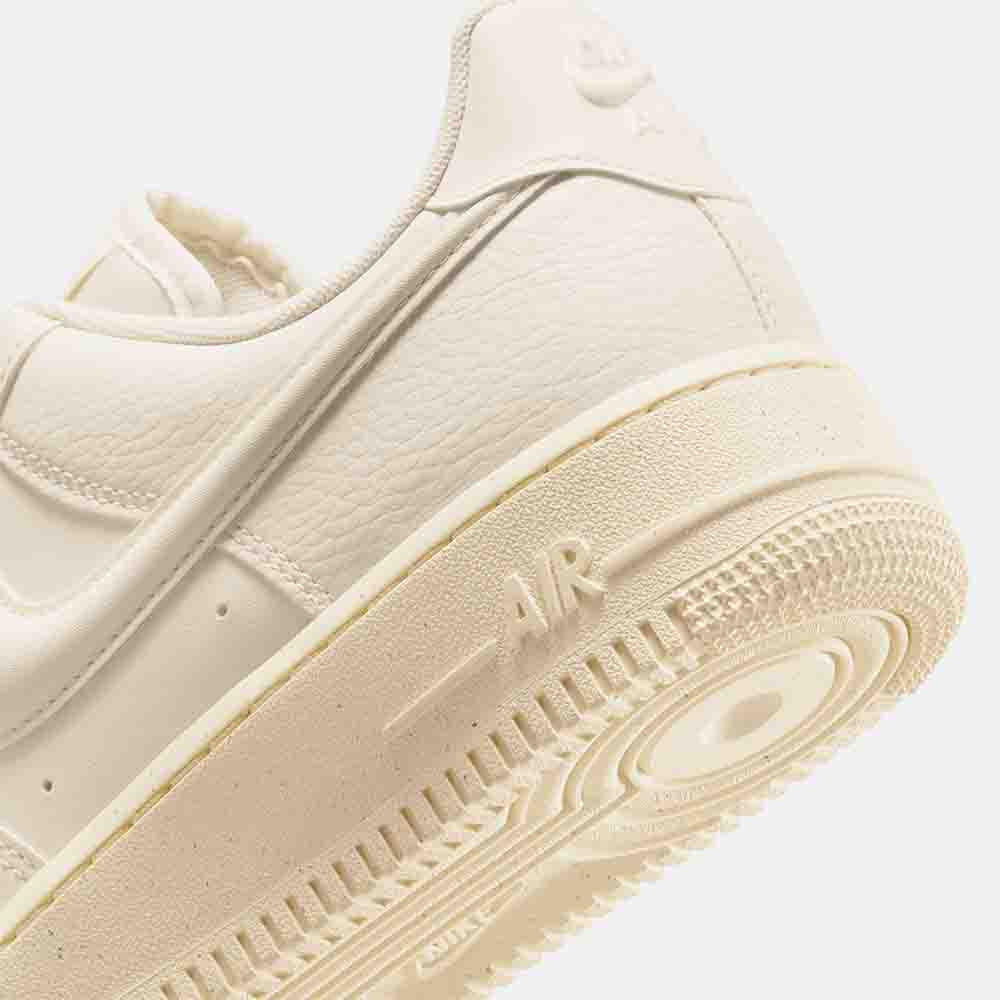 Up close, rear view of the Women's Nike Air Force 1 '07.