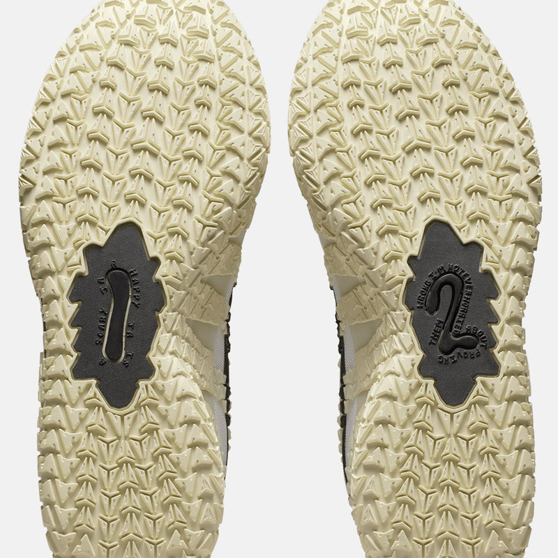 Bottom view of the Ja 3 "Coconut Milk".