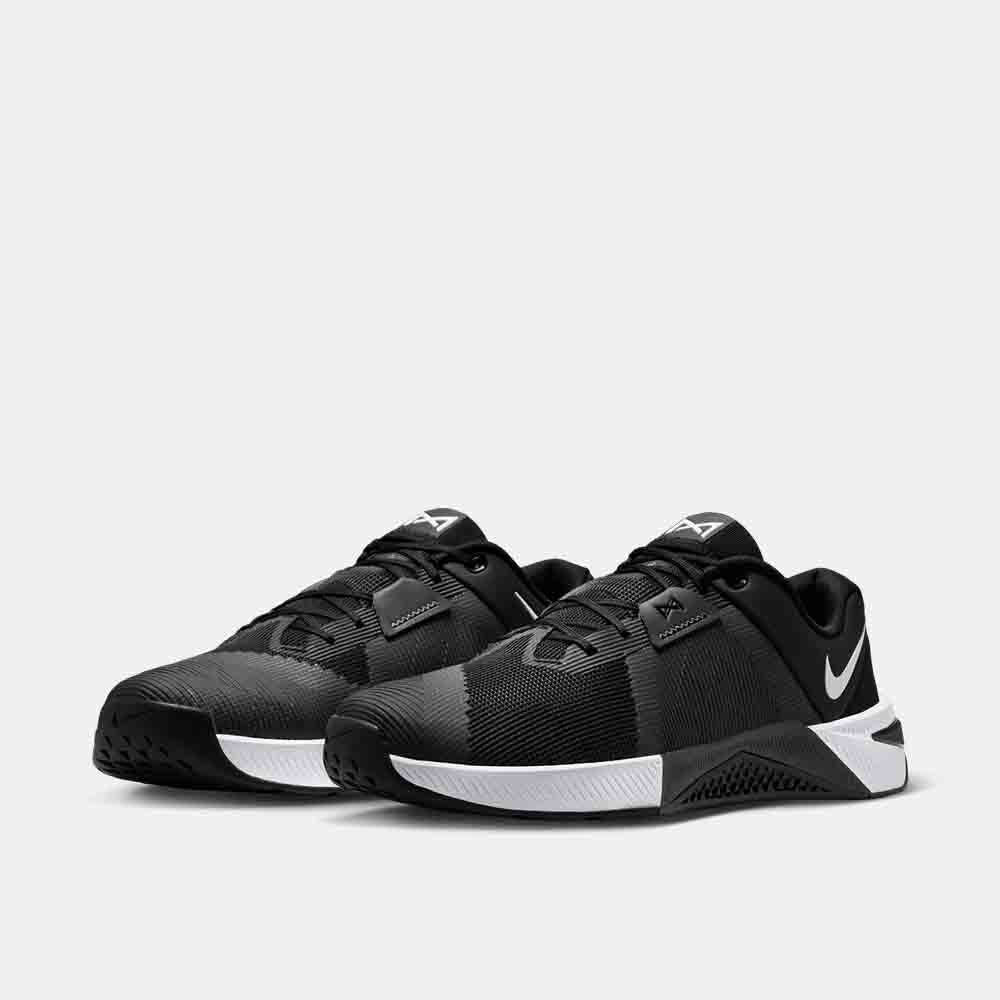 Front view of the Men's Nike Metcon 10.