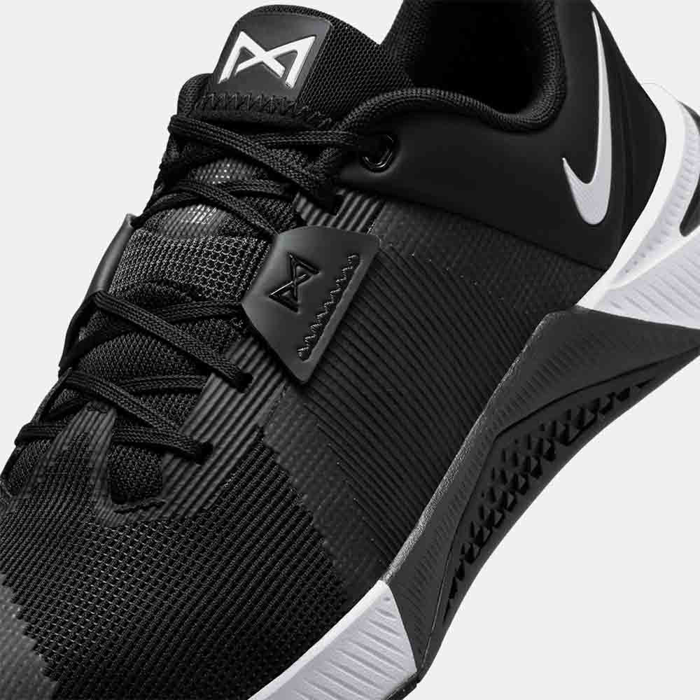 Up close, front view of the Men's Nike Metcon 10.