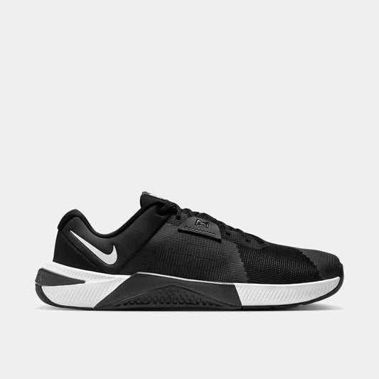 Side view of the Men's Nike Metcon 10.