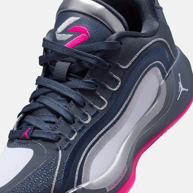 Up close, front view of the Kids' Luka 4 "Navidor".