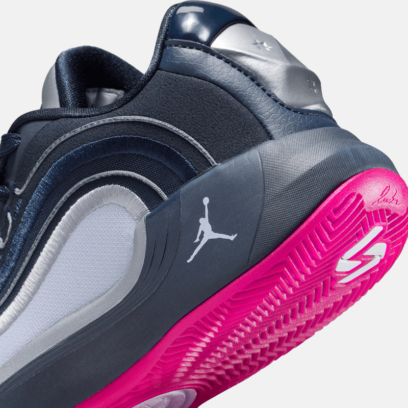 Up close, rear view of the Kids' Luka 4 "Navidor".