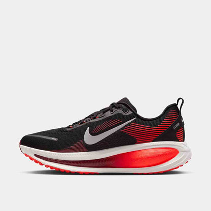 Side medial view of the Men's Nike Vomero 18.