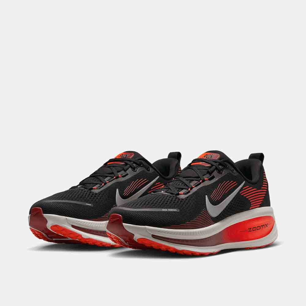 Front view of the Men's Nike Vomero 18.