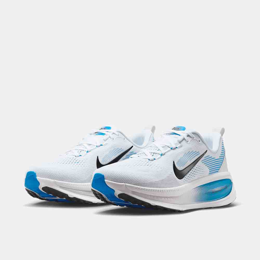 Front view of the Men's Nike Vomero 18.