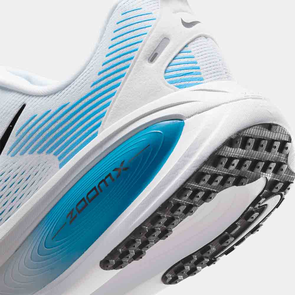 Up close, rear view of the Men's Nike Vomero 18.