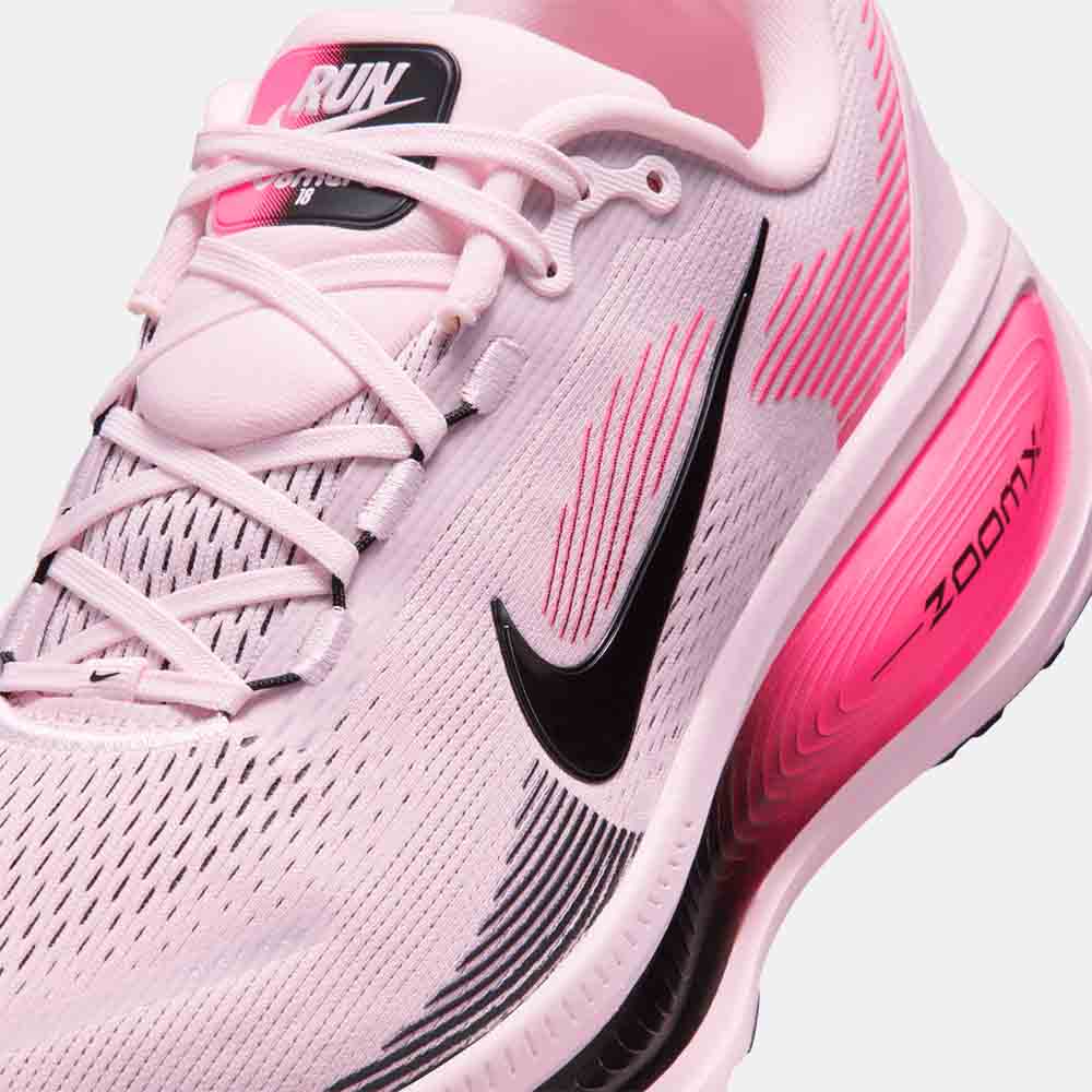 Up close, front view of the Men's Nike Vomero 18.
