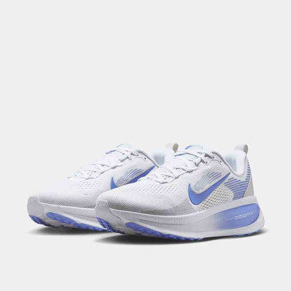 Front view of the Women's Nike Vomero 18.