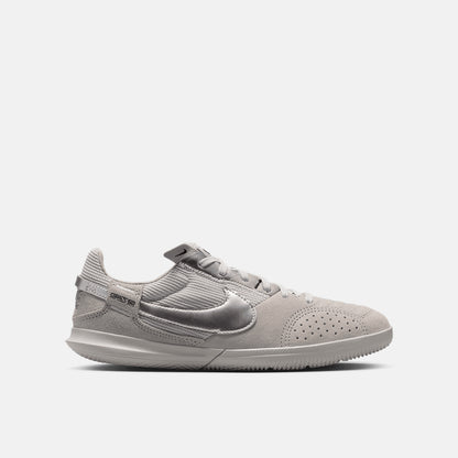 Side view of the Kids' Nike Jr. Streetgato Indoor Soccer Shoes.