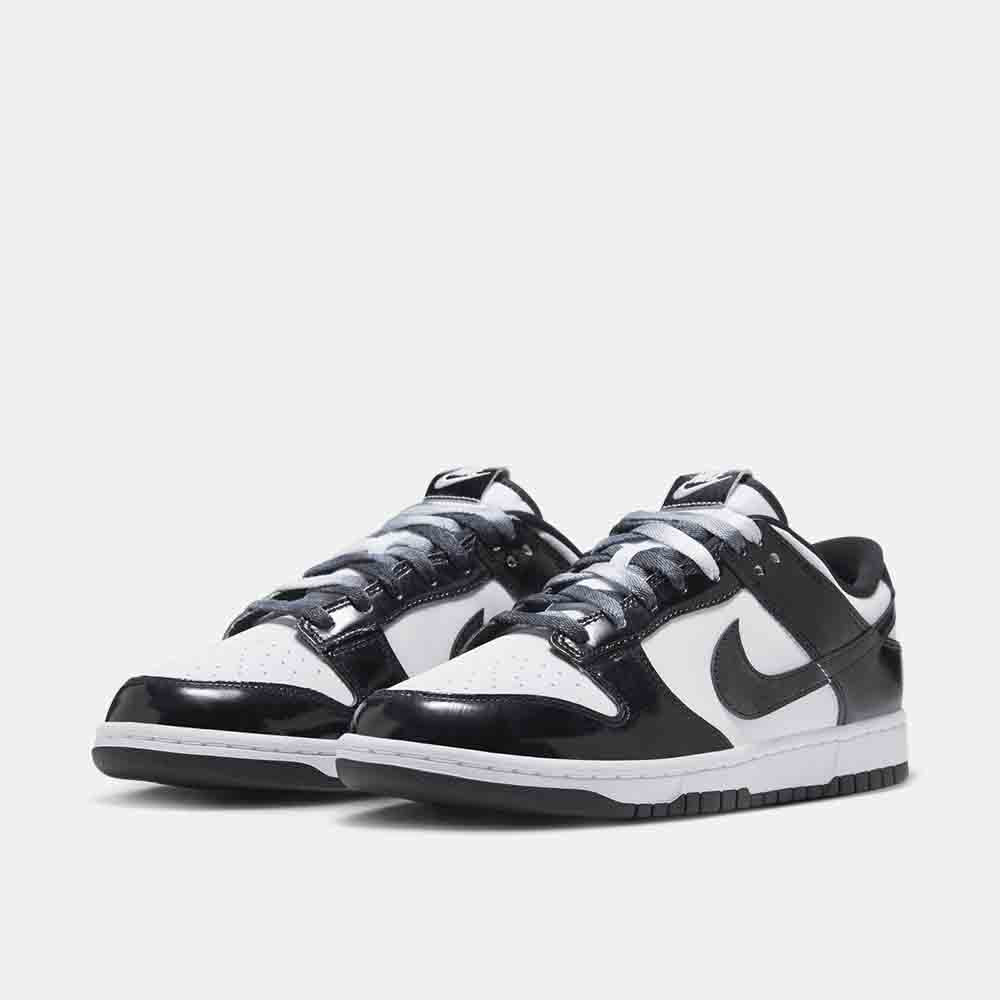 Front view of the Nike Dunk Low Retro SE.