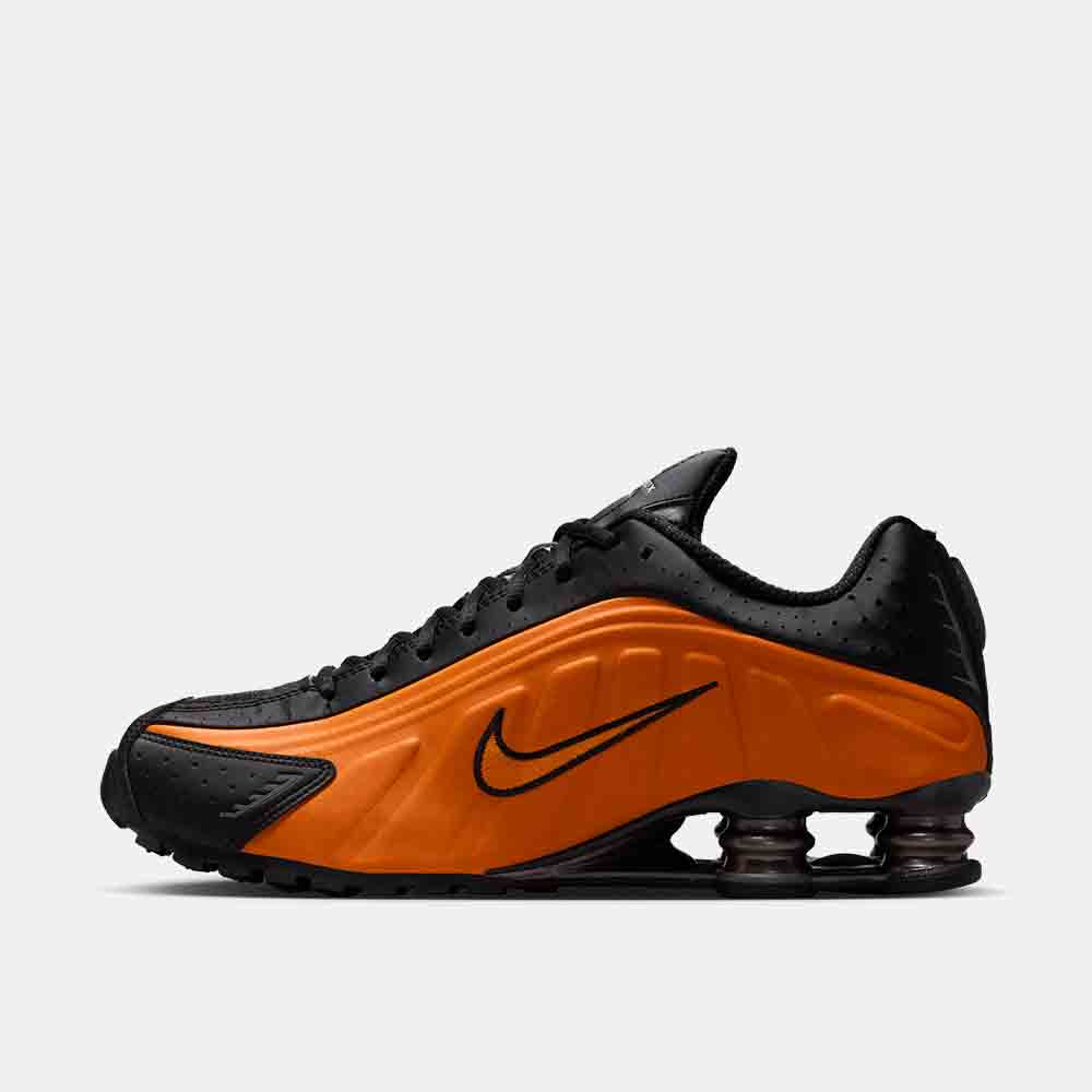 Side medial view of the Men's Nike Shox R4.