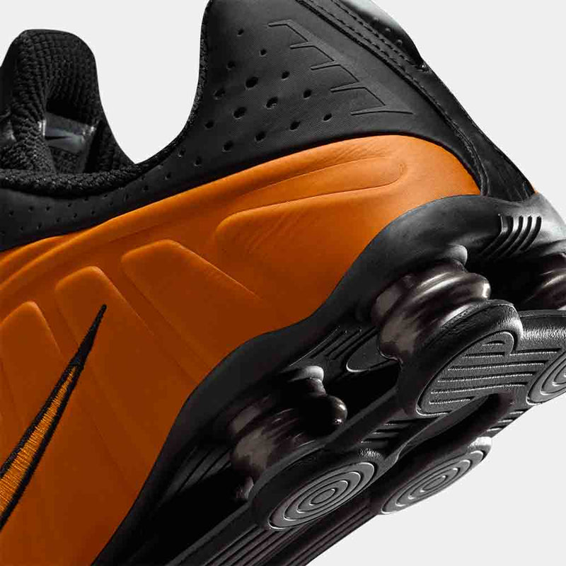 Up close, rear view of the Men's Nike Shox R4.