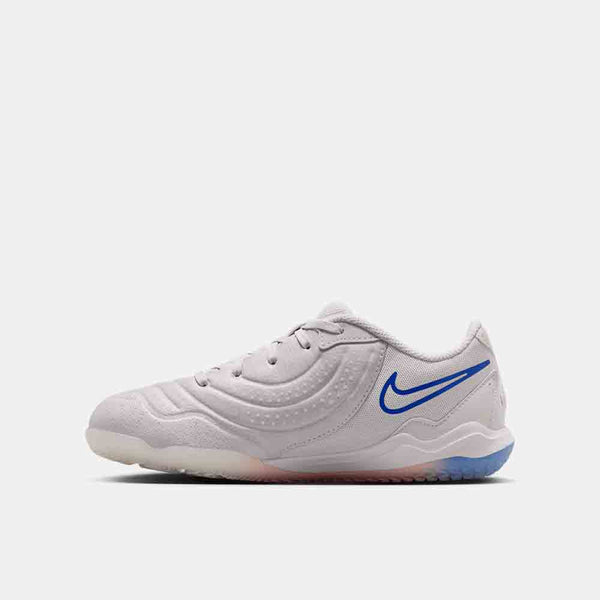 Side medial view of the Kids' Nike United Jr. Tiempo Legend 10 Academy Indoor Soccer Shoes.