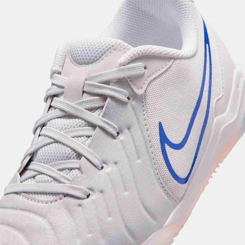 Up close, front view of the Kids' Nike United Jr. Tiempo Legend 10 Academy Indoor Soccer Shoes.