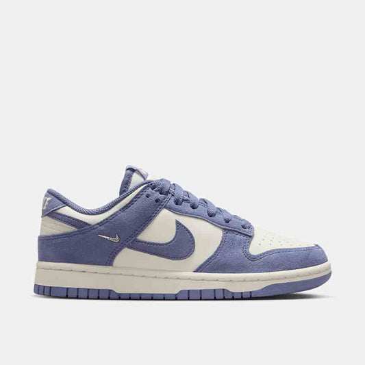 Side view of the Women's Nike Dunk Low.