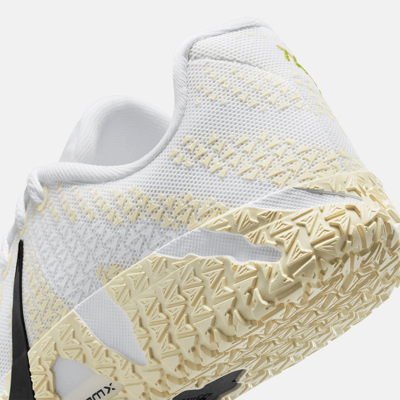 Up close, rear view of the Kids' Ja 3.