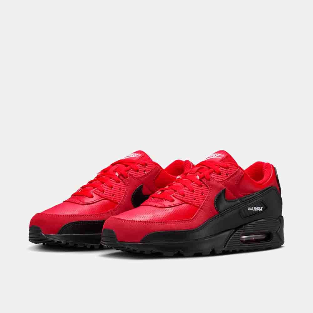 Front view of the Men's Nike Air Max 90.