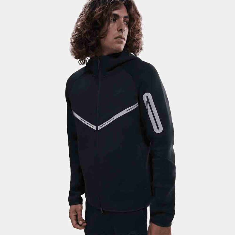 Front view of the Men's Nike Tech Fleece.