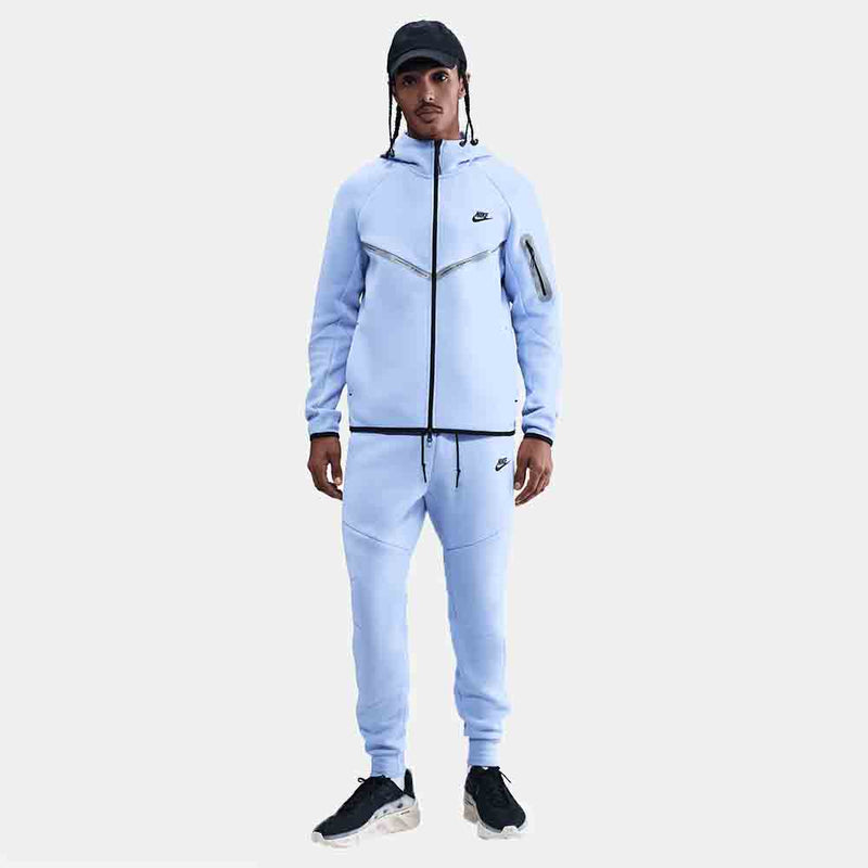 Front view of the Men's Nike Tech Fleece.