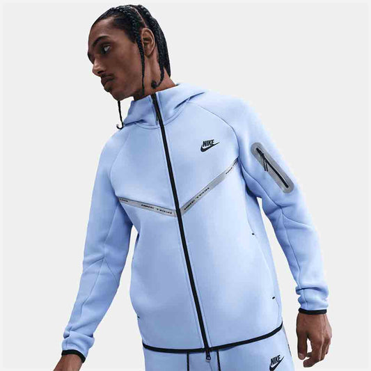 Front view of the Men's Nike Tech Fleece.