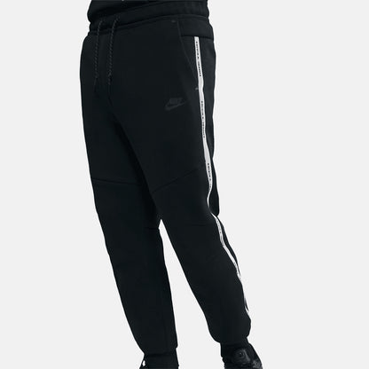 Front view of the Men's Nike Tech Fleece Jogger.
