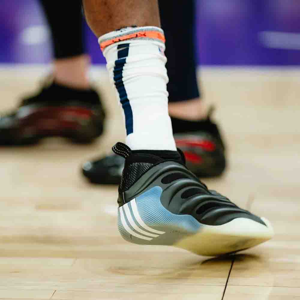 Rear view of the OTE RWE x Adidas Harden Volume 9.